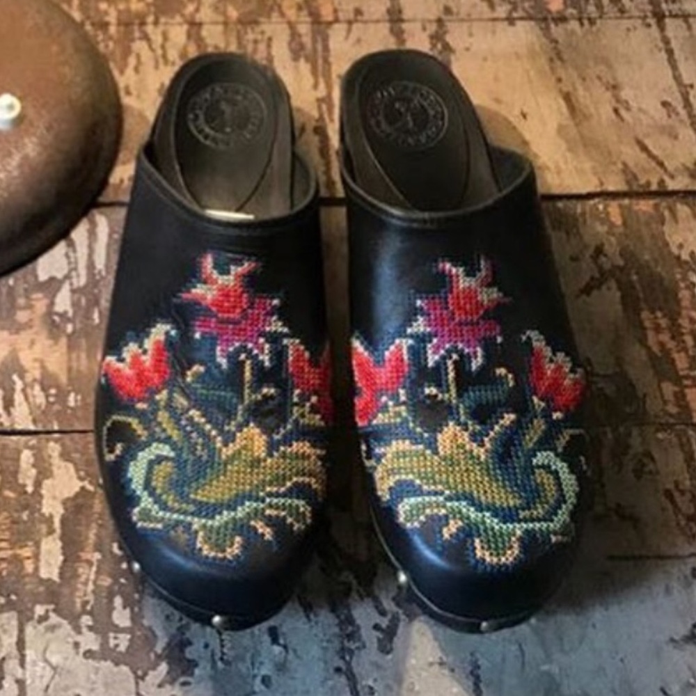 Anthro Penelope Chilvers Holiday 2018 Clog 38 $268